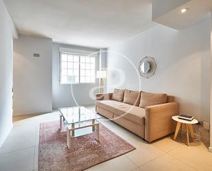 Living room of Flat to rent in  Madrid Capital  with Air Conditioner, Heating and Furnished