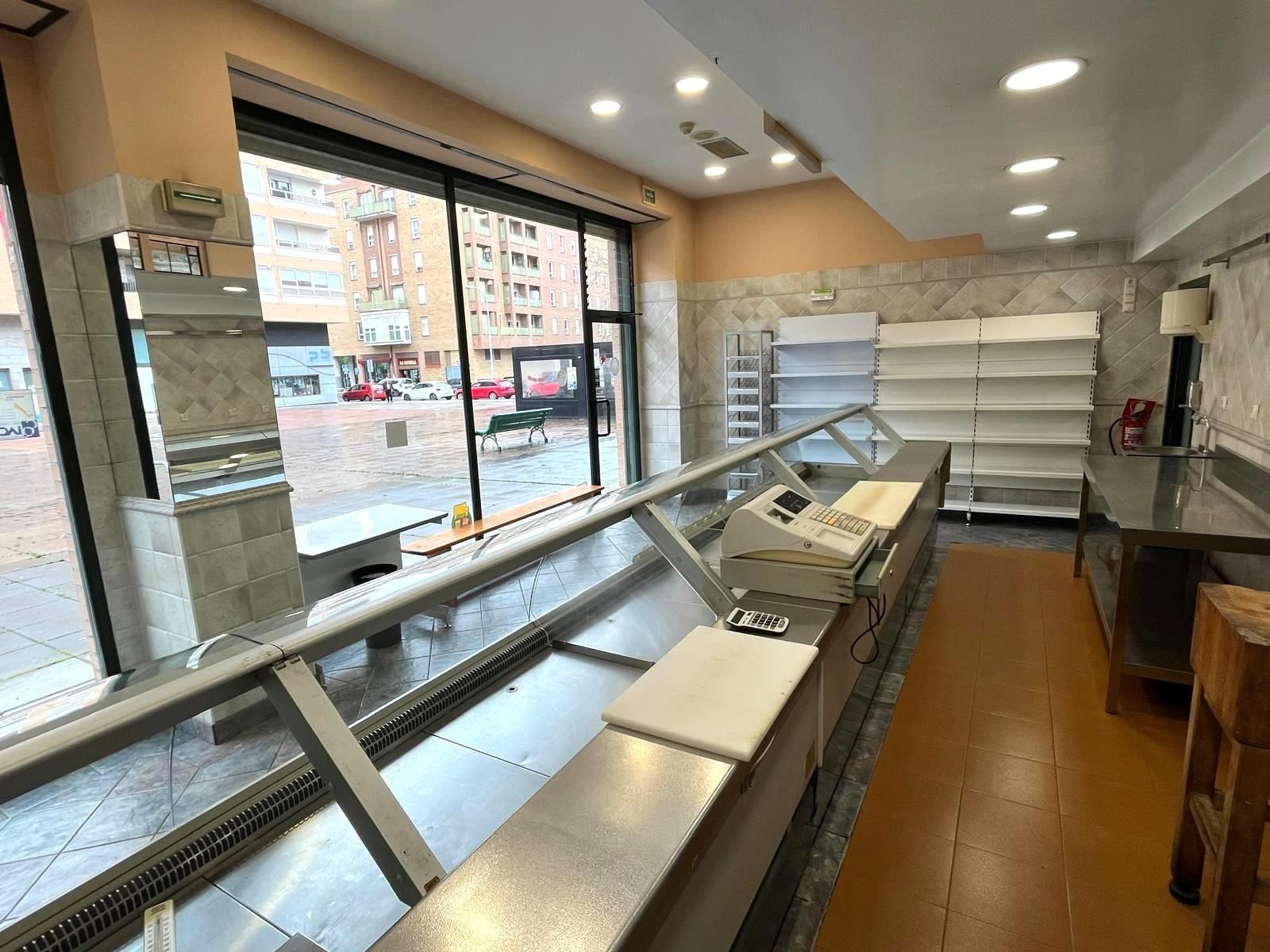 Premises for sale in  Pamplona / Iruña  with Furnished