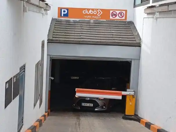 Aparcament de Garatge en venda en Madrid amb Alarma