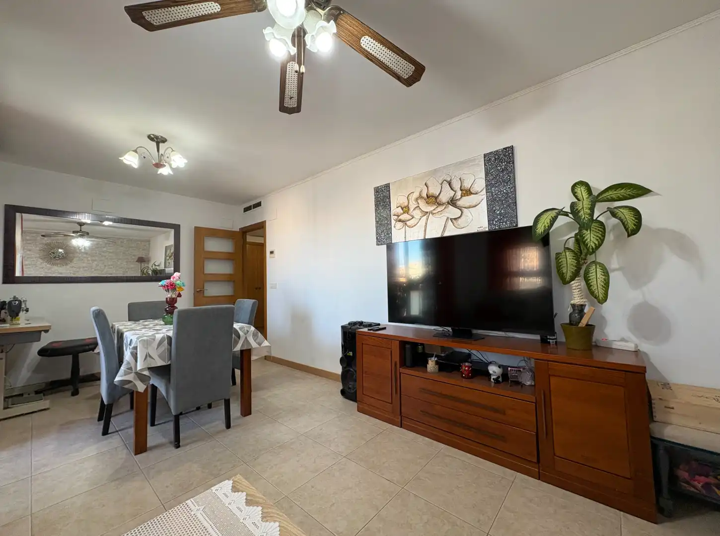 Sala de estar de Piso en venta en Castellón de la Plana / Castelló de la Plana con Aire acondicionado, Calefacción y Horno