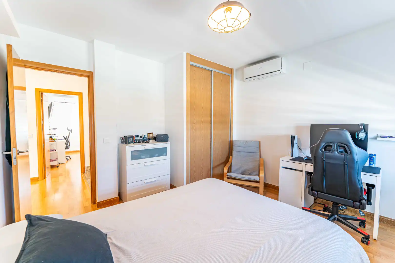 Habitación de Casa o chalet en venta en Serranillos del Valle con Aire acondicionado, Calefacción y Jardín privado