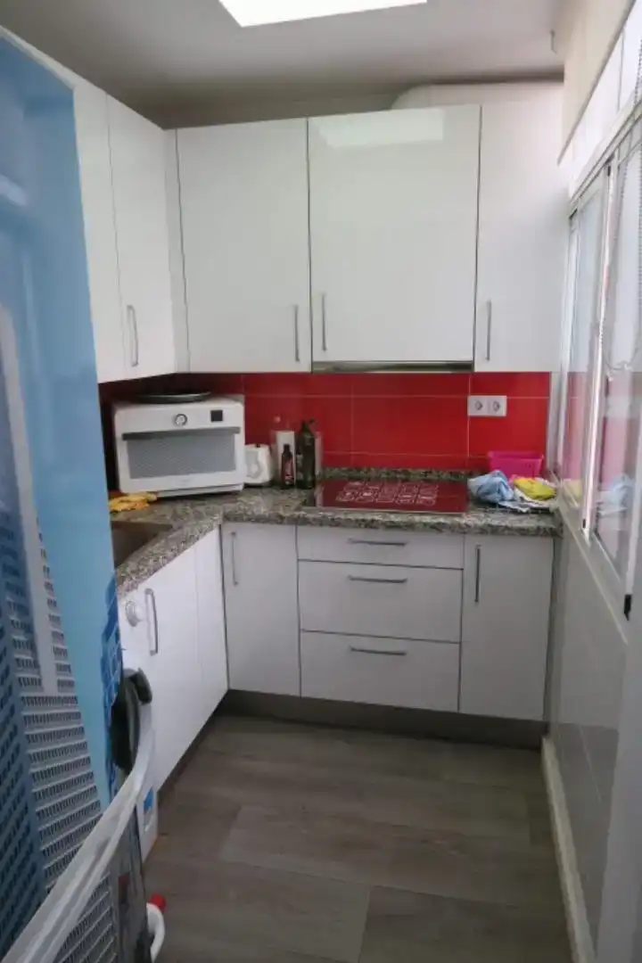 Cuina de Apartament per a compartir en Sevilla amb Aire condicionat, Parquet i Moblat