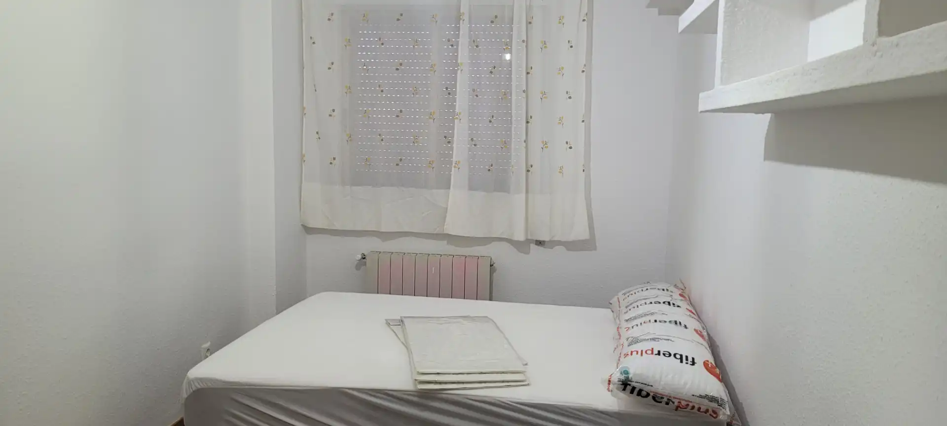 Habitación de Piso de alquiler en Cuenca con Calefacción, Parquet y Amueblado