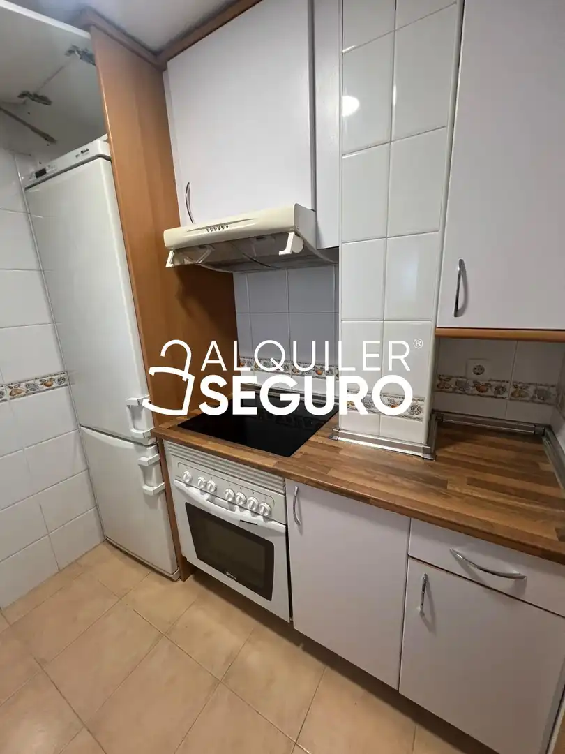 Cuina de Pis de lloguer en Madrid amb Aire condicionat i Calefacció