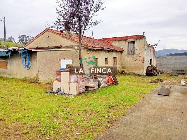 Casa-chalet en Venta en  FONTANIELLES A PICUN  en Sierín