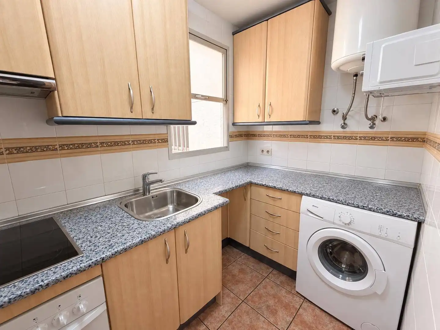 Cuina de Apartament en venda en Motril amb Aire condicionat, Calefacció i Parquet