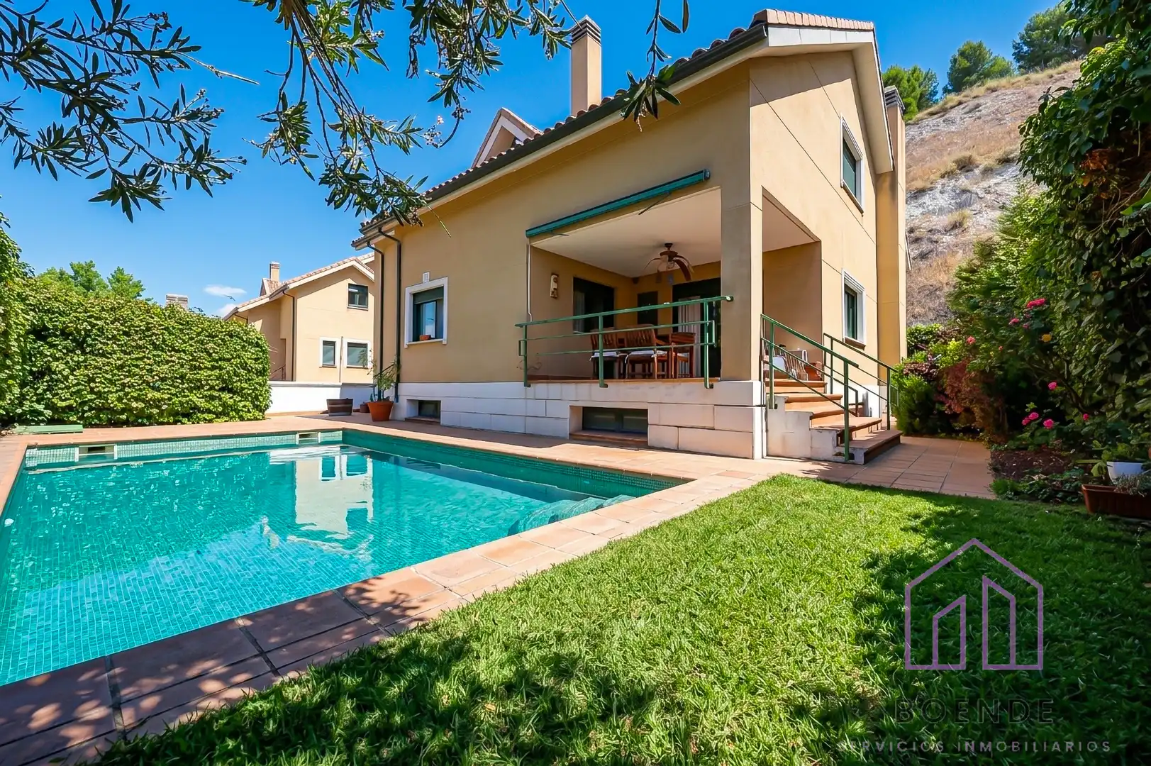 Vista exterior de Casa o xalet en venda en Rivas-Vaciamadrid amb Aire condicionat, Calefacció i Jardí privat
