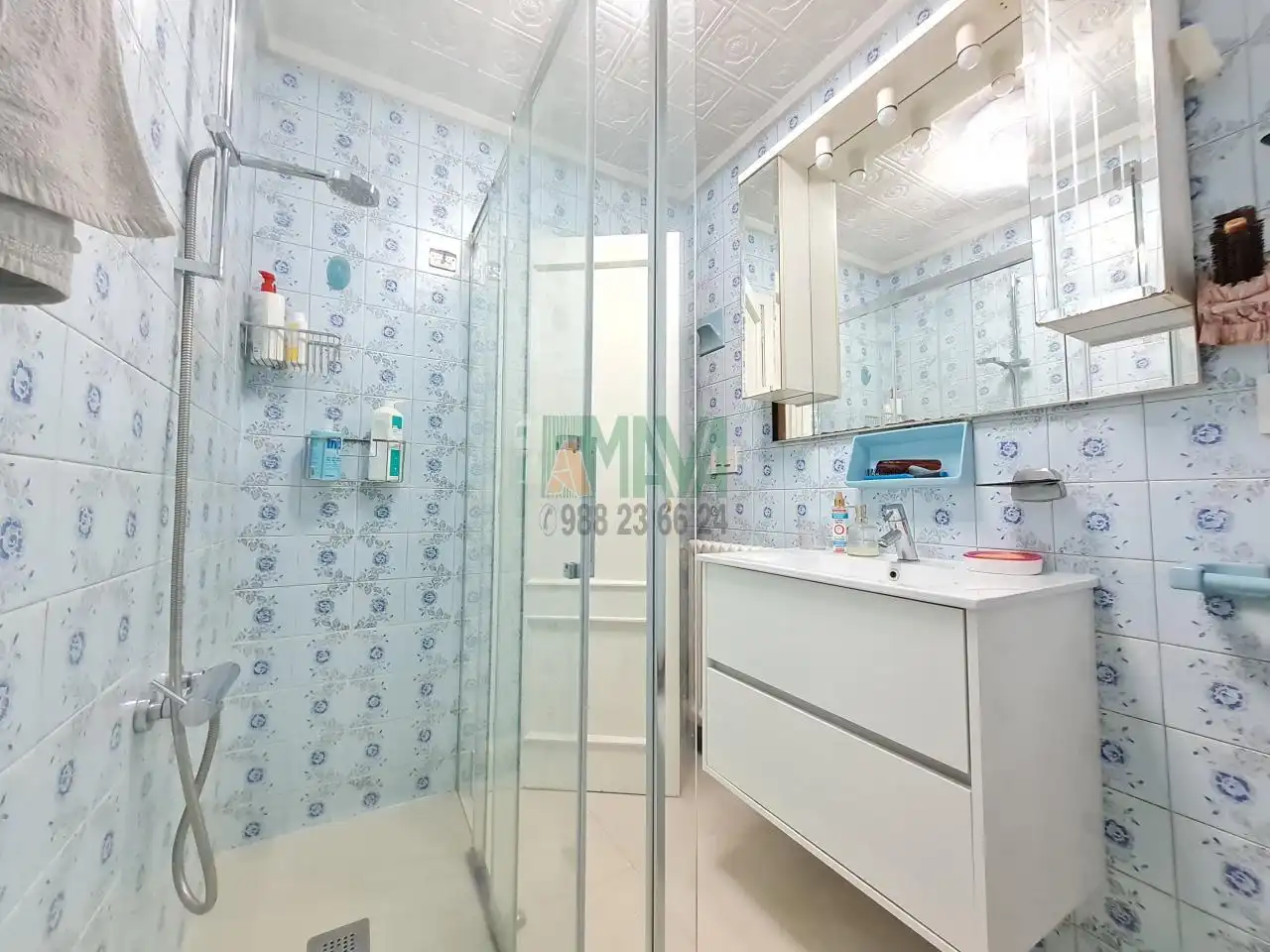 Bany de Pis en venda en Ourense Capital  amb Calefacció, Traster i Moblat