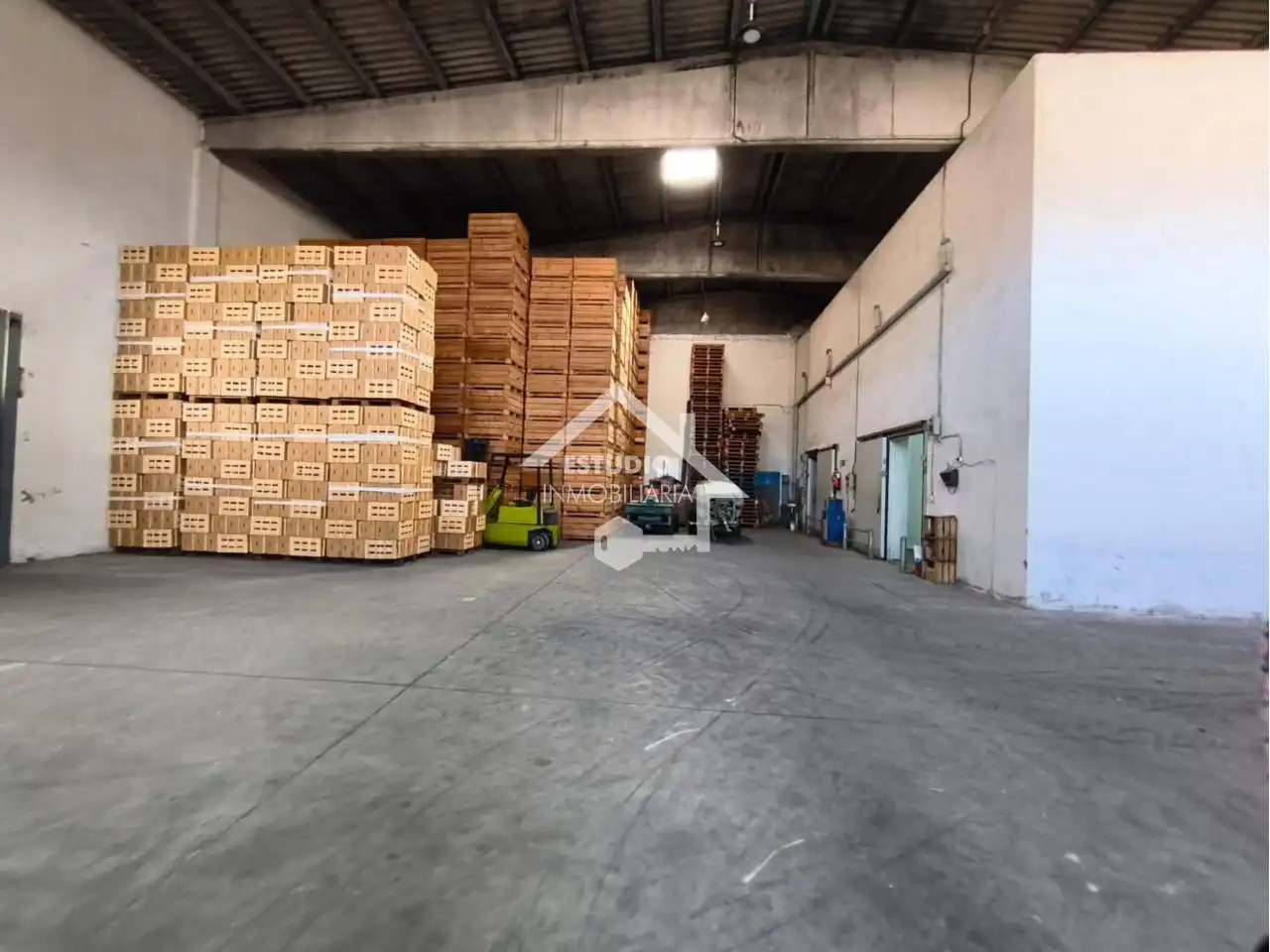 Außenansicht von Fabrikhallen zum Verkauf in Sartaguda