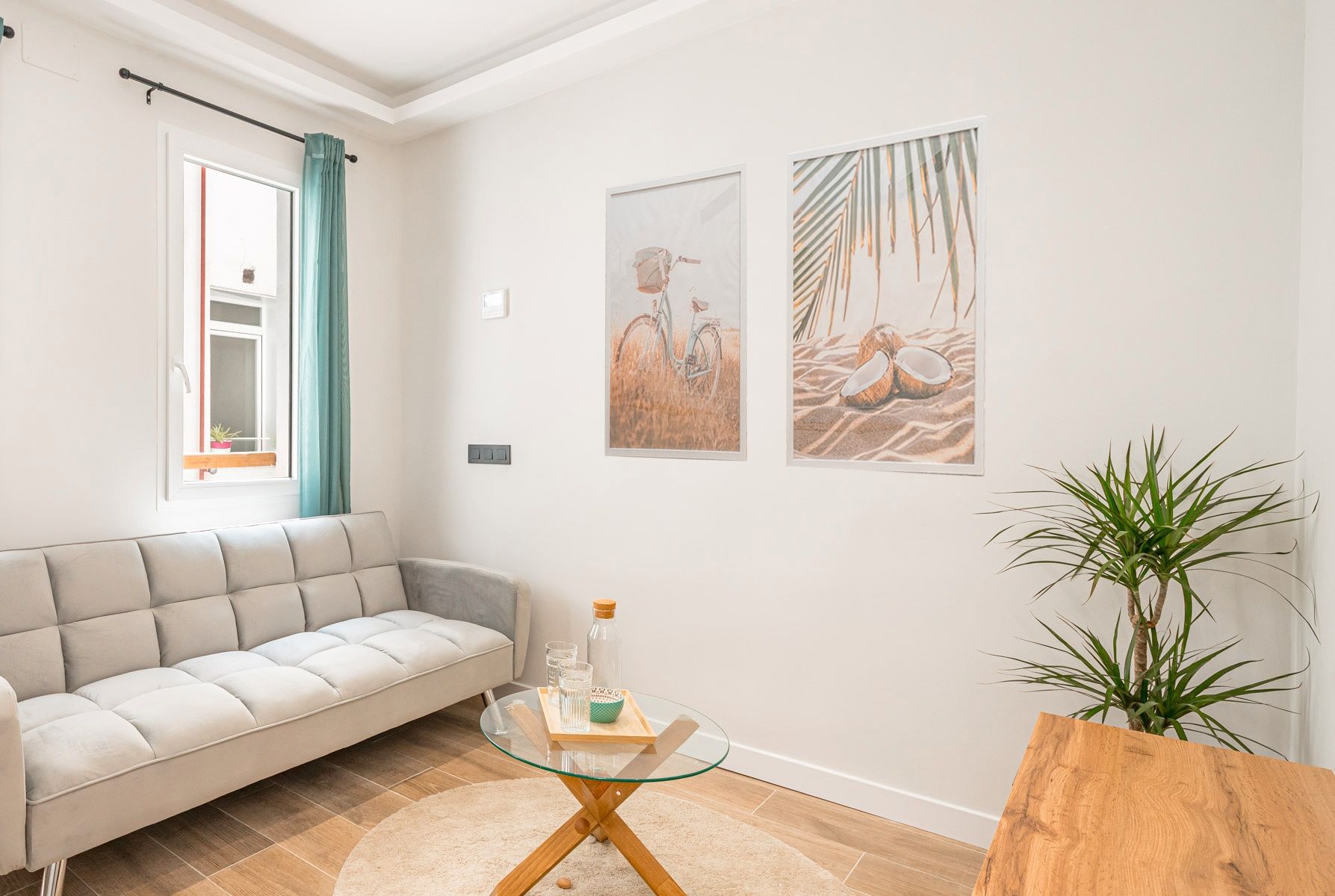 Living room of Flat for sale in  Madrid Capital  with Air Conditioner, Heating and Furnished
