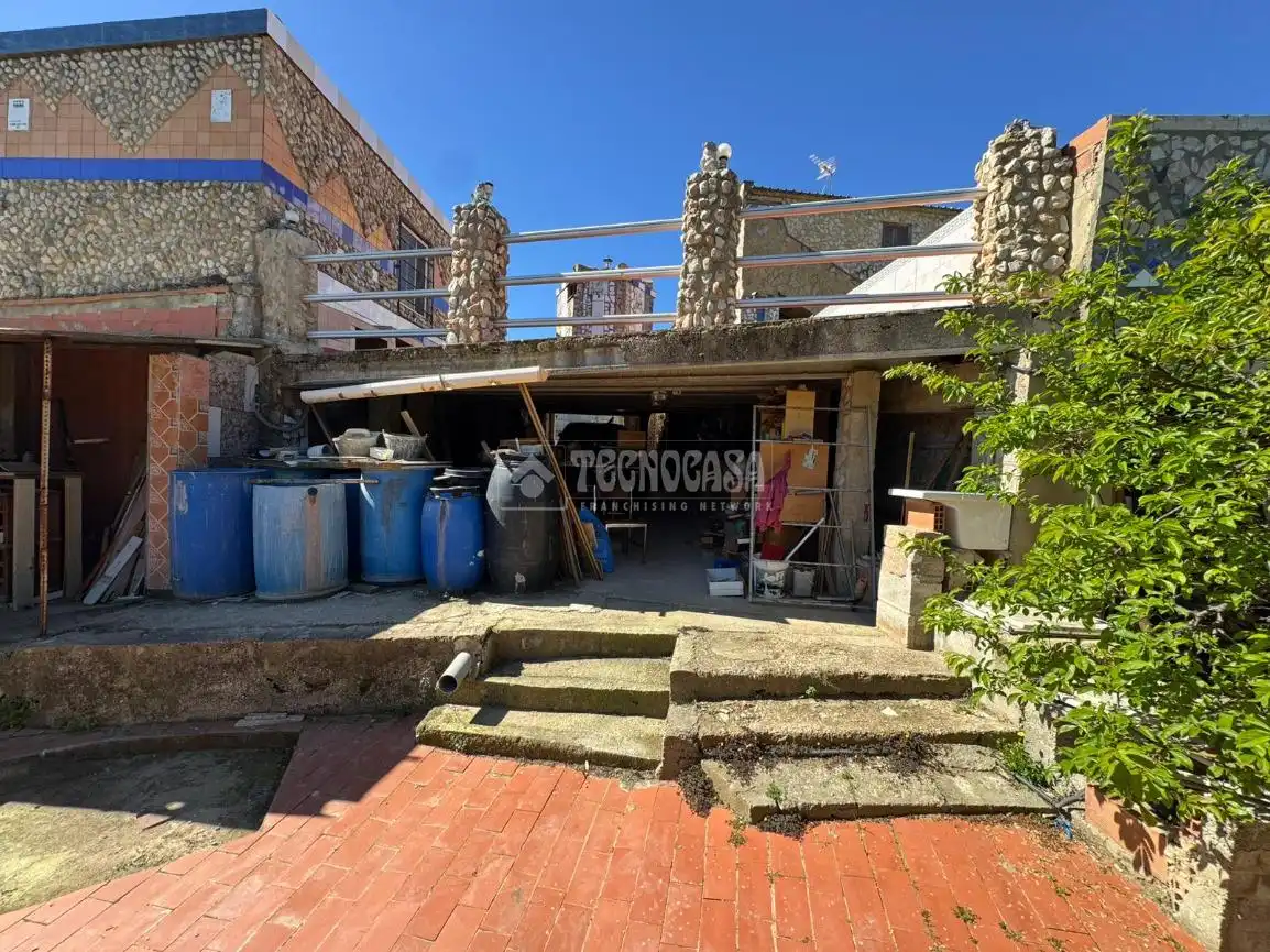 Casa o chalet en venta en Montroi / Montroy con Jardín privado, Terraza y Piscina