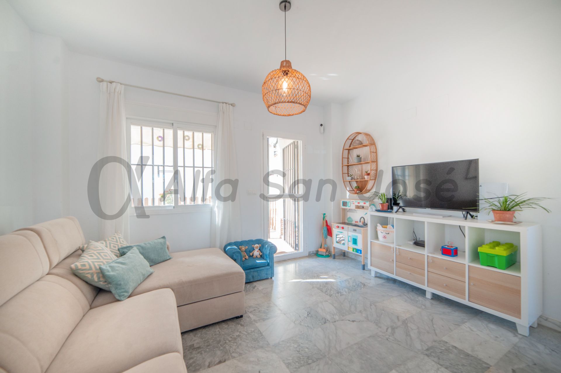 Living room of Single-family semi-detached for sale in Alcalá del Río  with Air Conditioner, Swimming Pool and Furnished