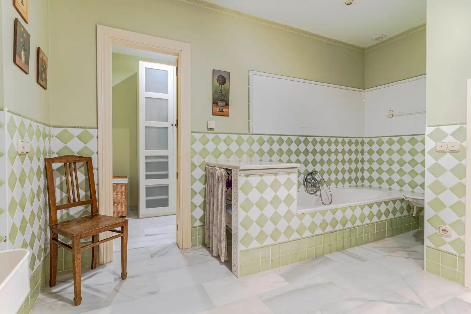 Bathroom of Houses for sale in Almuñécar  with Air Conditioner, Private garden and Storage room