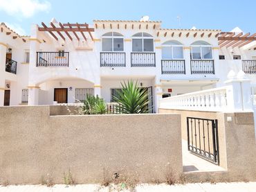 Duplex avec piscine à vendre à N/A