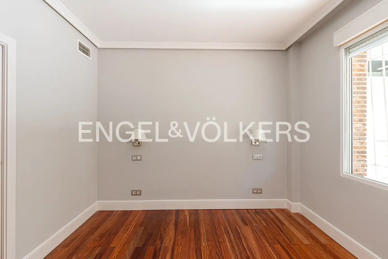 Piso en venta en Madrid con Calefacción, Terraza y Trastero