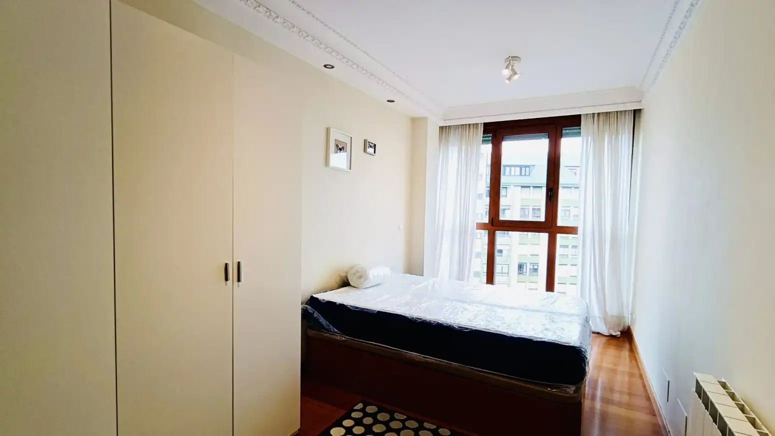 Schlafzimmer von Wohnung zur Miete in El Astillero   mit Heizung, Parkett und Möbliert