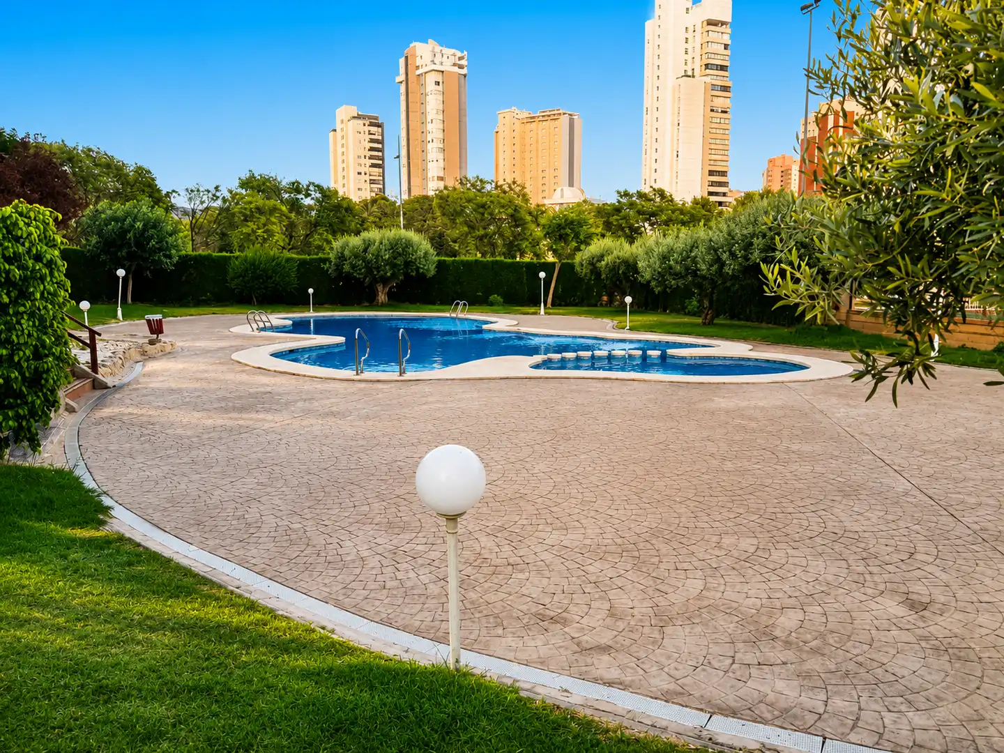 Piscina de Pis en venda en Benidorm amb Aire condicionat, Calefacció i Moblat