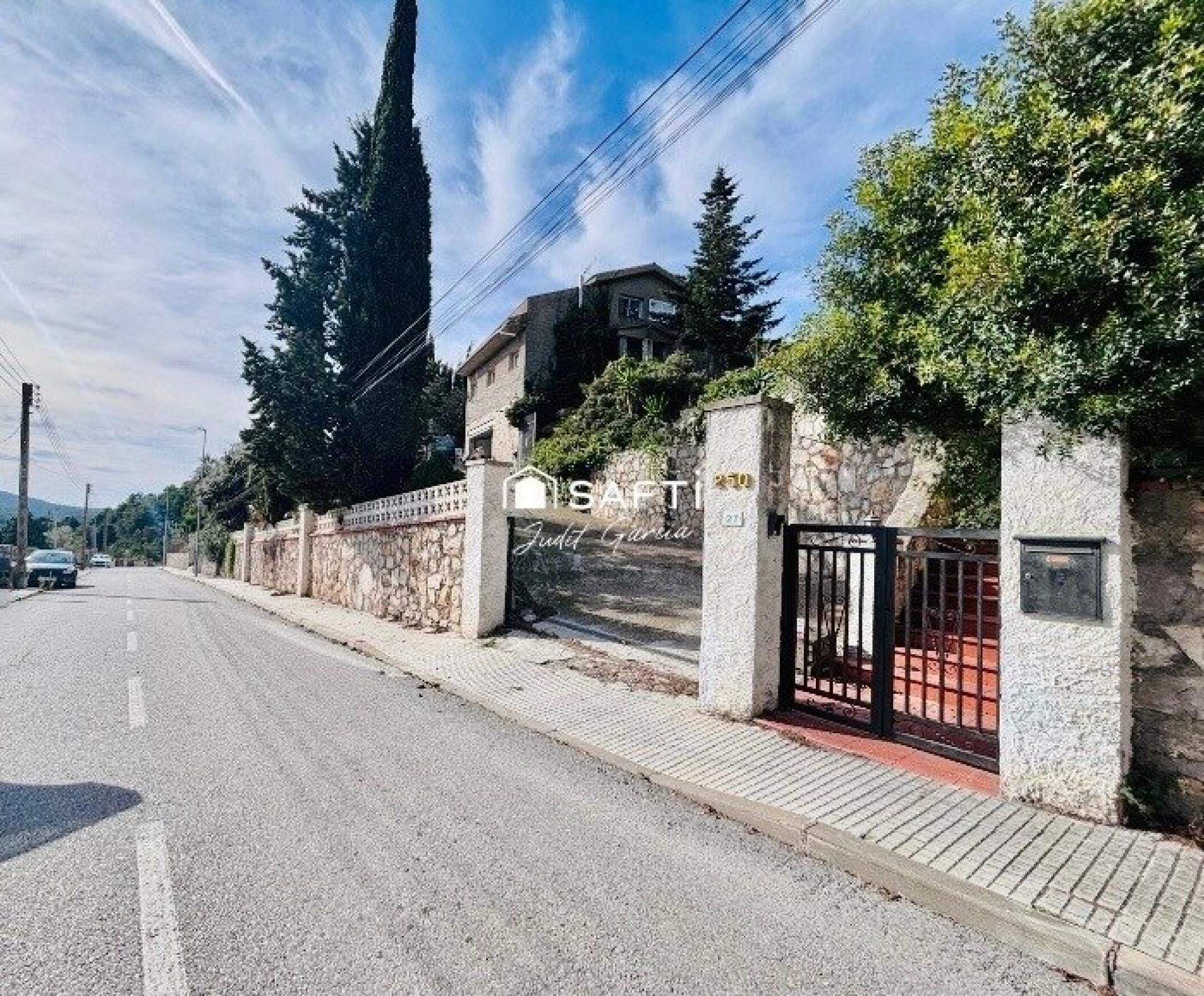 Außenansicht von Country house zum verkauf in Olesa de Bonesvalls