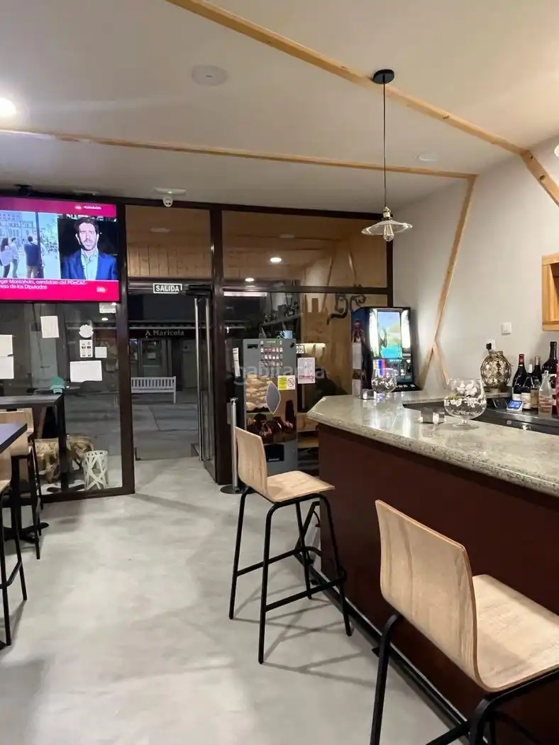 Local comercial en alquiler en Avenida Rosalía de Castro 37, imagen 4