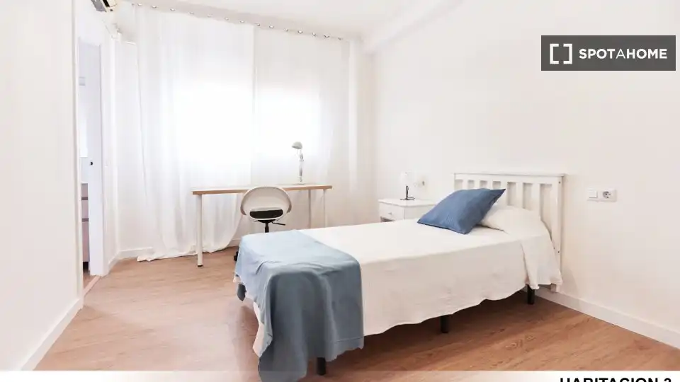 Habitación de Piso de alquiler en Sevilla con Aire acondicionado, Calefacción y Amueblado