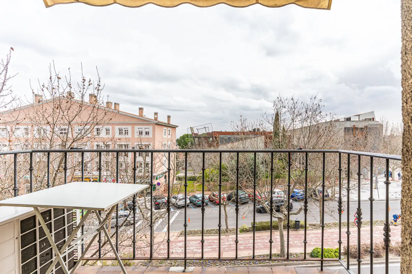 Außenansicht von Wohnung zum Verkauf in Majadahonda mit Klimaanlage, Heizung und Privatgarten