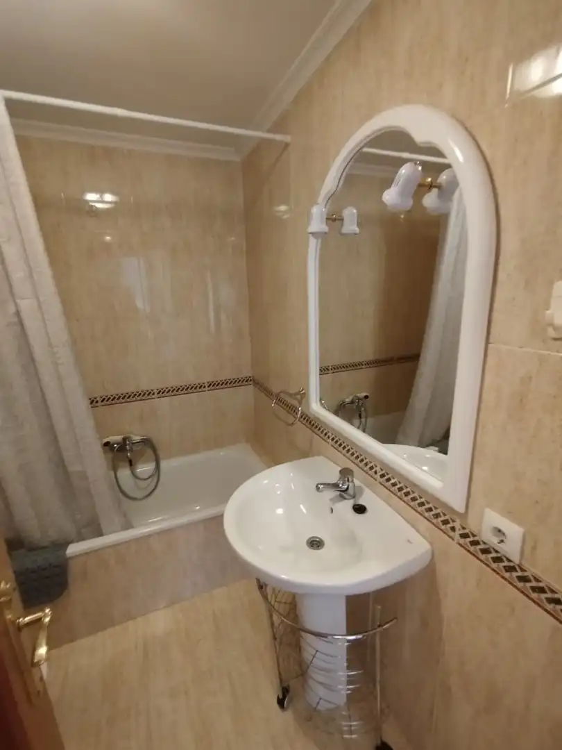 Badezimmer von Wohnungen zur Miete in Ávila mit Heizung und Möbliert