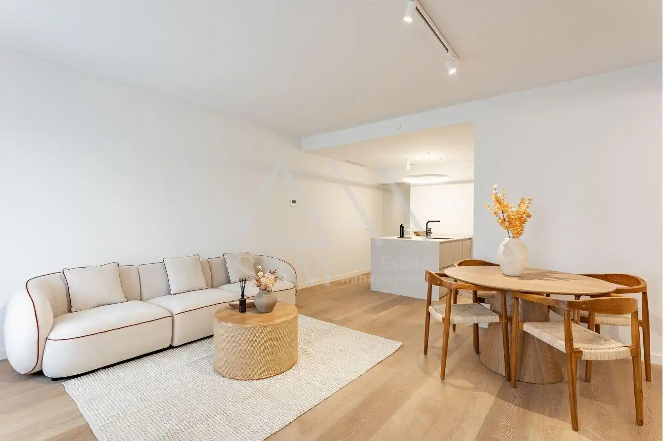 Sala d'estar de Pis en venda en Barcelona amb Calefacció, Balcó i Piscina comunitària