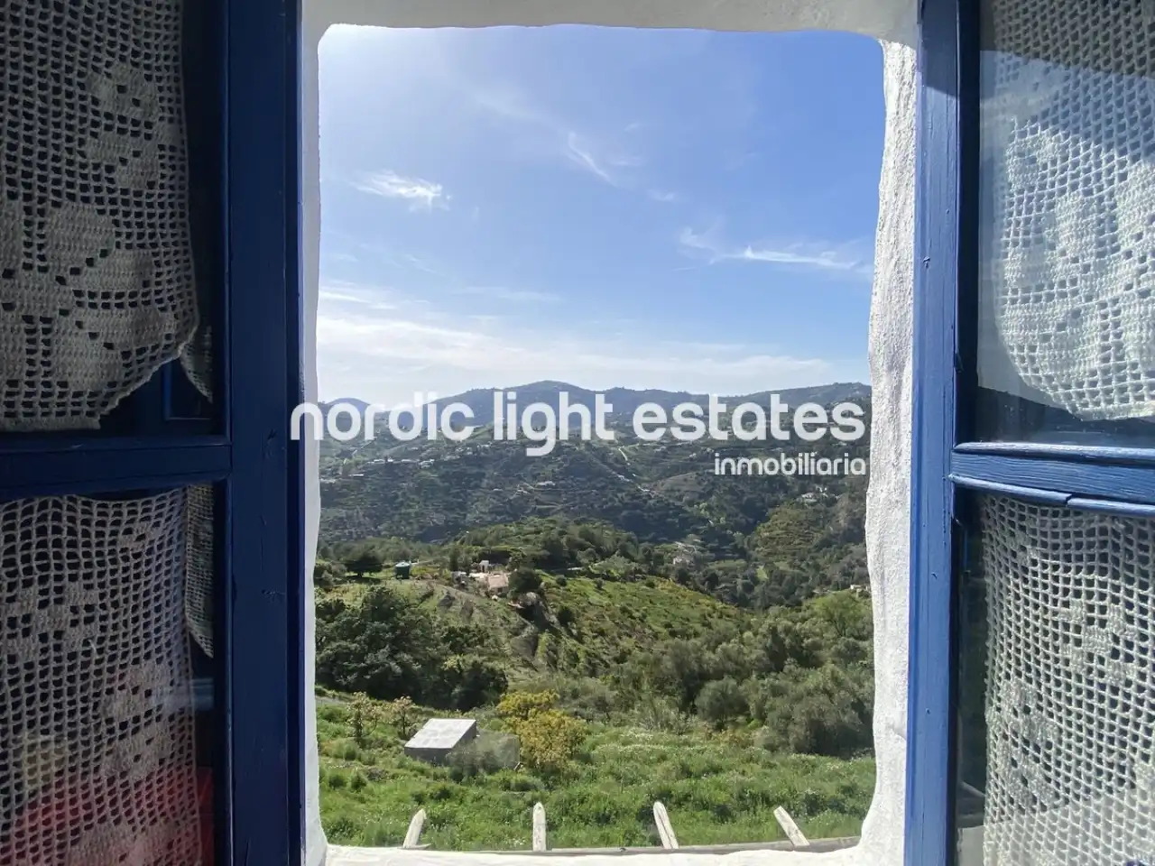 Vista exterior de Casa o chalet en venta en Frigiliana con Terraza, Piscina y Amueblado