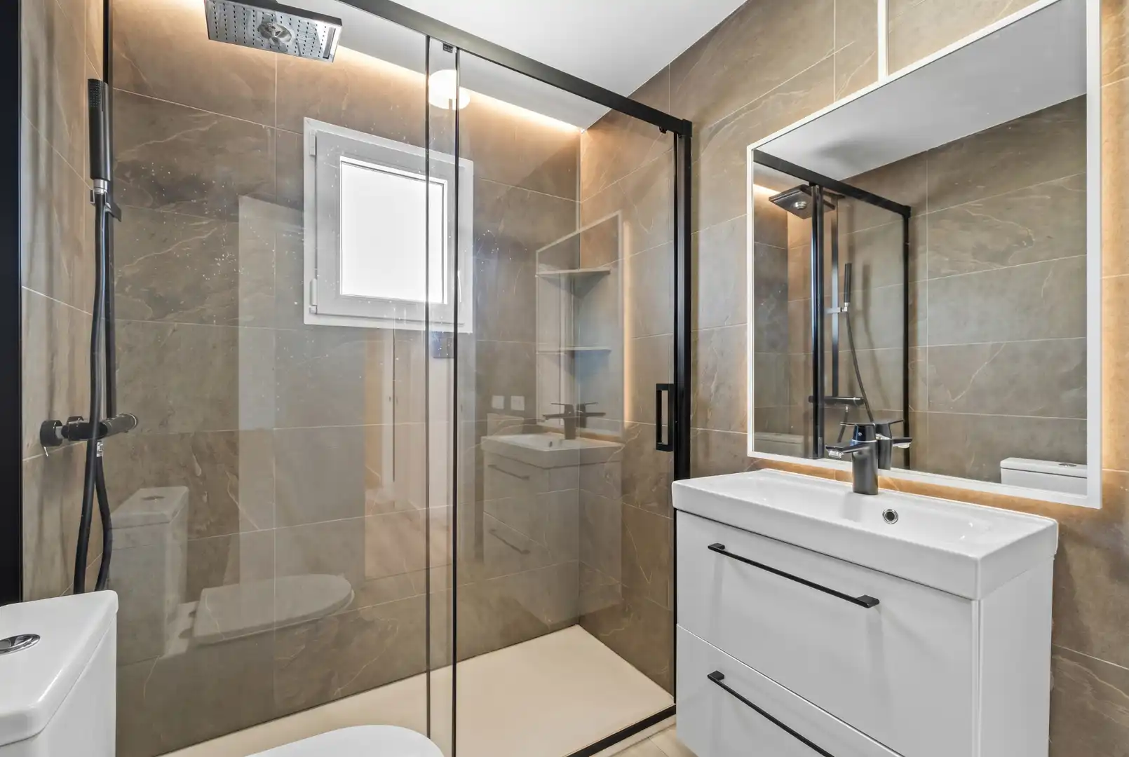 Bathroom of Houses for sale in Mutxamel  with Air Conditioner, Heating and Private garden