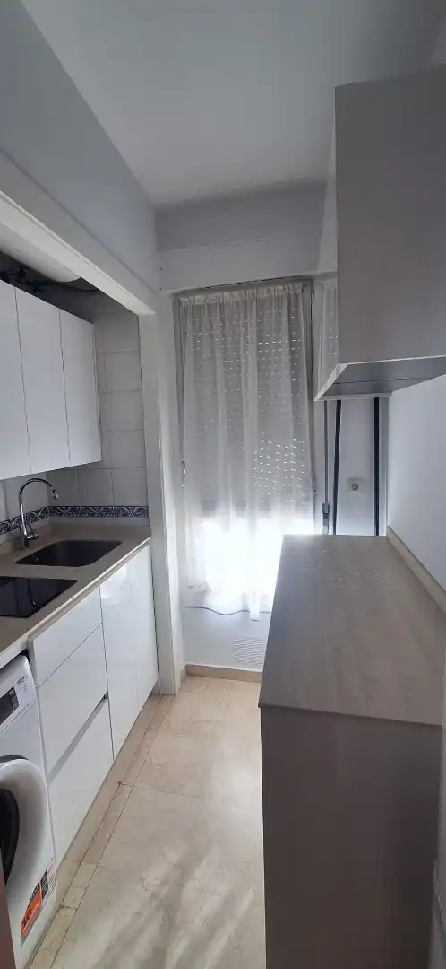 Kitchen of Flat for rent in  Sevilla Capital  with Air Conditioner and Balcony