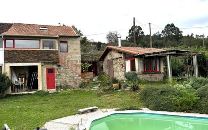 Vista exterior de Casa adosada en venda en Mondariz amb Aire condicionat, Jardí privat i Traster