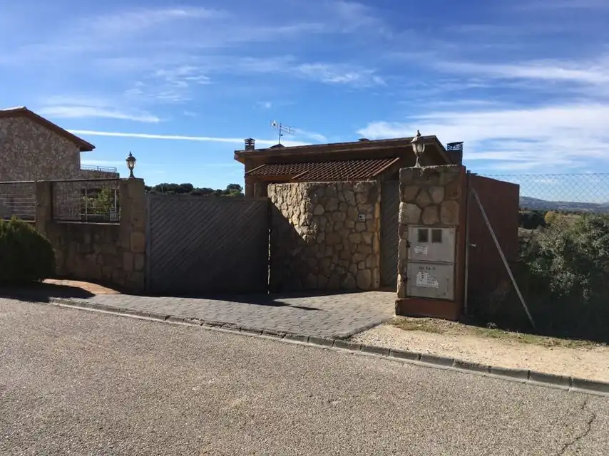 Vista exterior de Casa o xalet en venda en Venturada amb Aire condicionat, Calefacció i Jardí privat