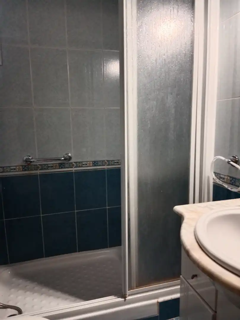 Bathroom of Flat for rent in Sevilla  with Air Conditioner, Heating and Furnished
