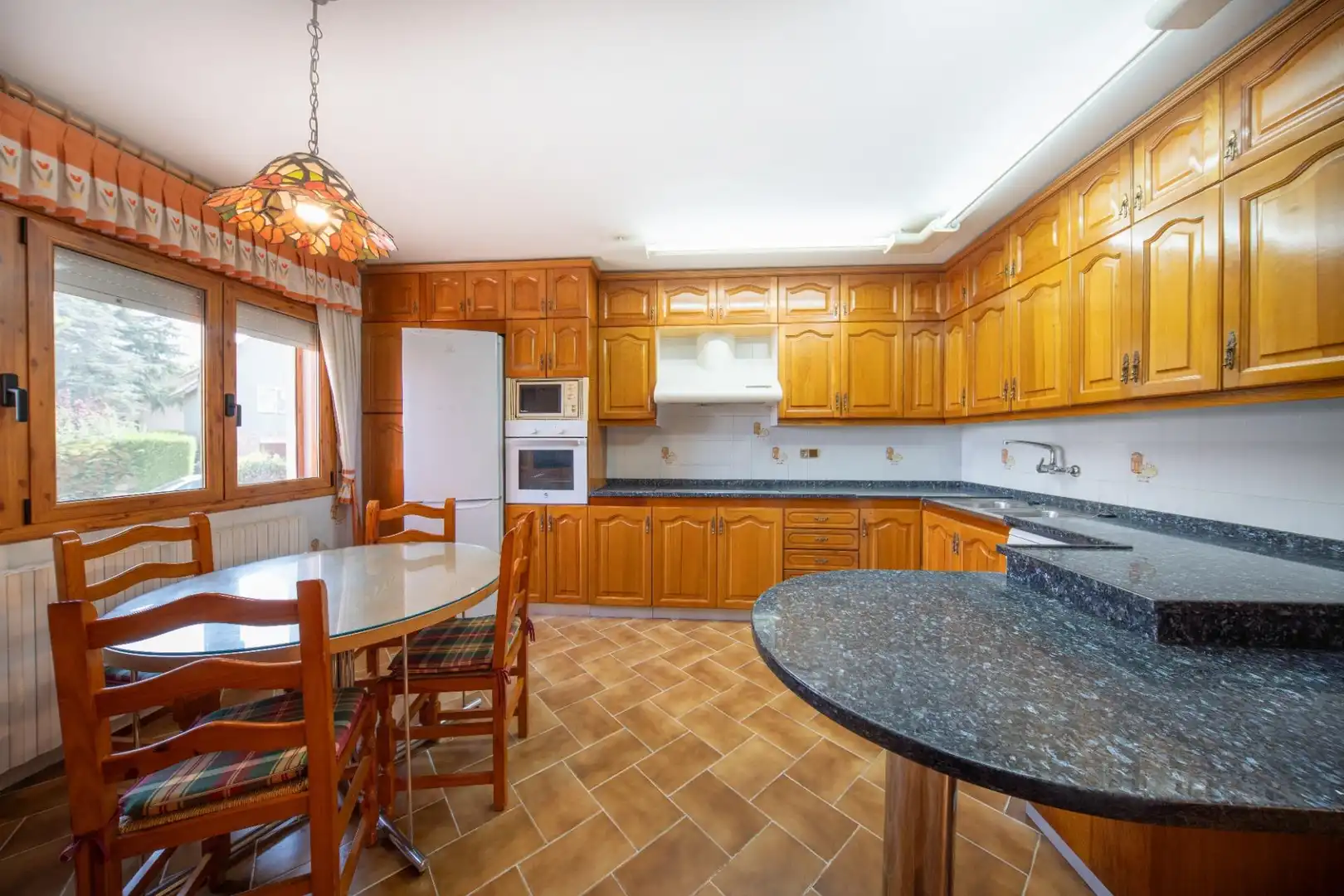 Cuina de Casa o xalet en venda en Calaf amb Calefacció, Terrassa i Moblat