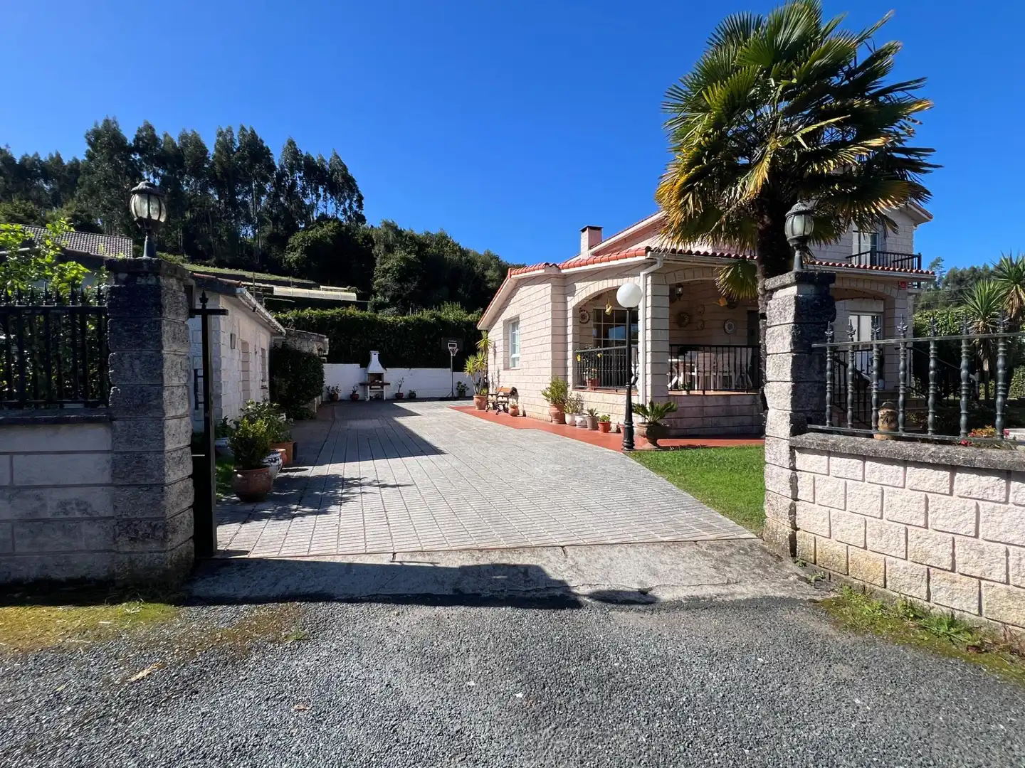 Exterior view of Houses for sale in Bergondo, A Coruña