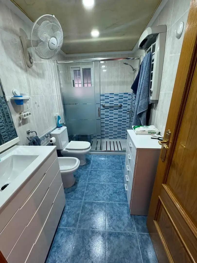 Bathroom of Flat for sale in Torrent  with Air Conditioner, Terrace and Furnished