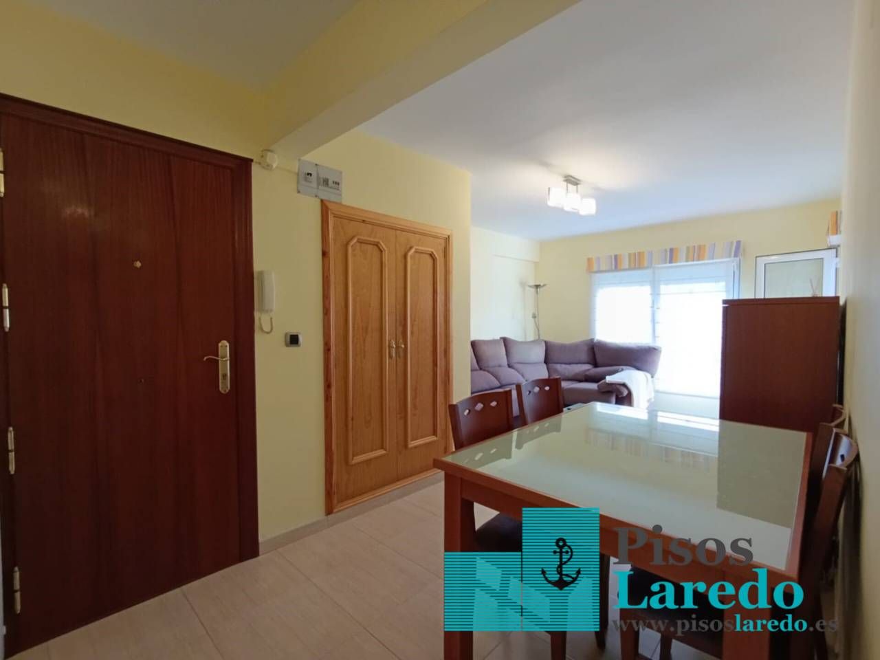 Sala d'estar de Pis en venda en Laredo amb Calefacció i Terrassa