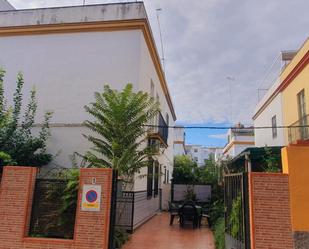 Vista exterior de Casa adosada en venda en  Sevilla Capital amb Terrassa