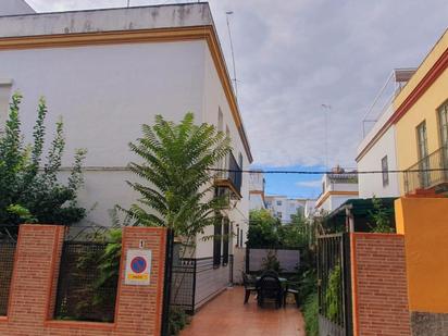 Exterior view of Single-family semi-detached for sale in  Sevilla Capital  with Terrace