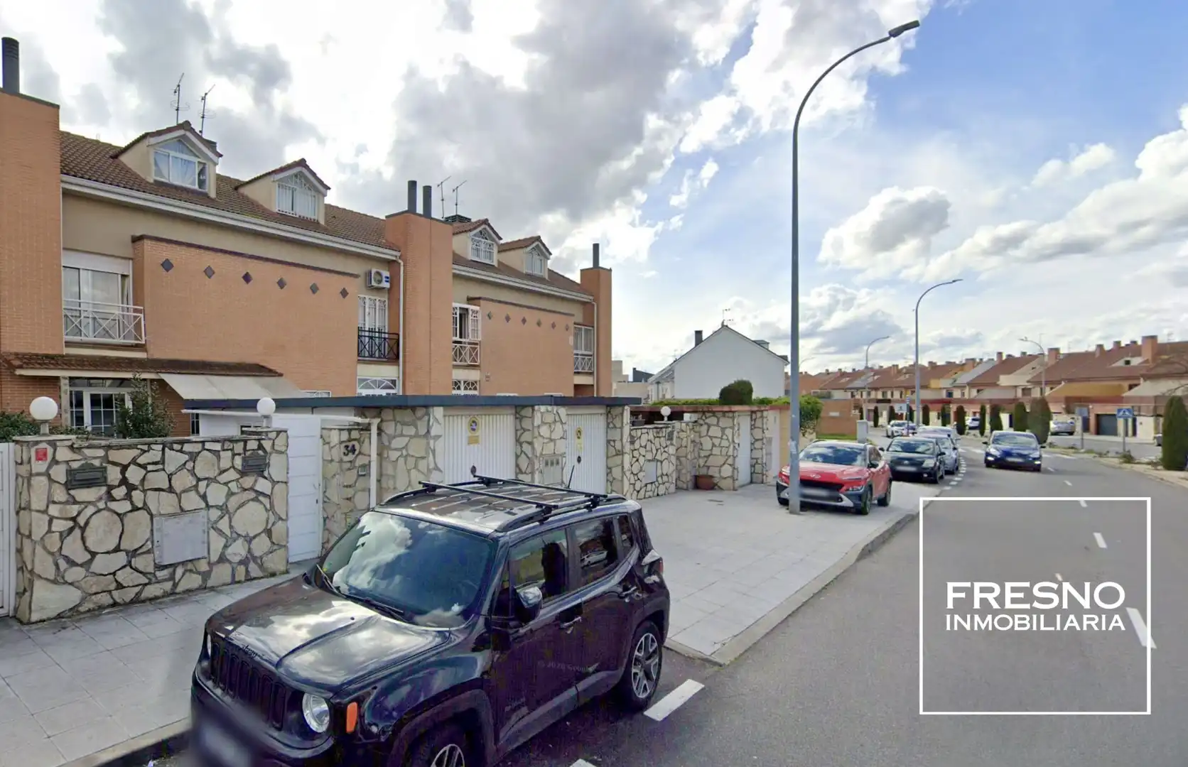 Vista exterior de Casa o xalet en venda en Parla amb Jardí privat i Terrassa