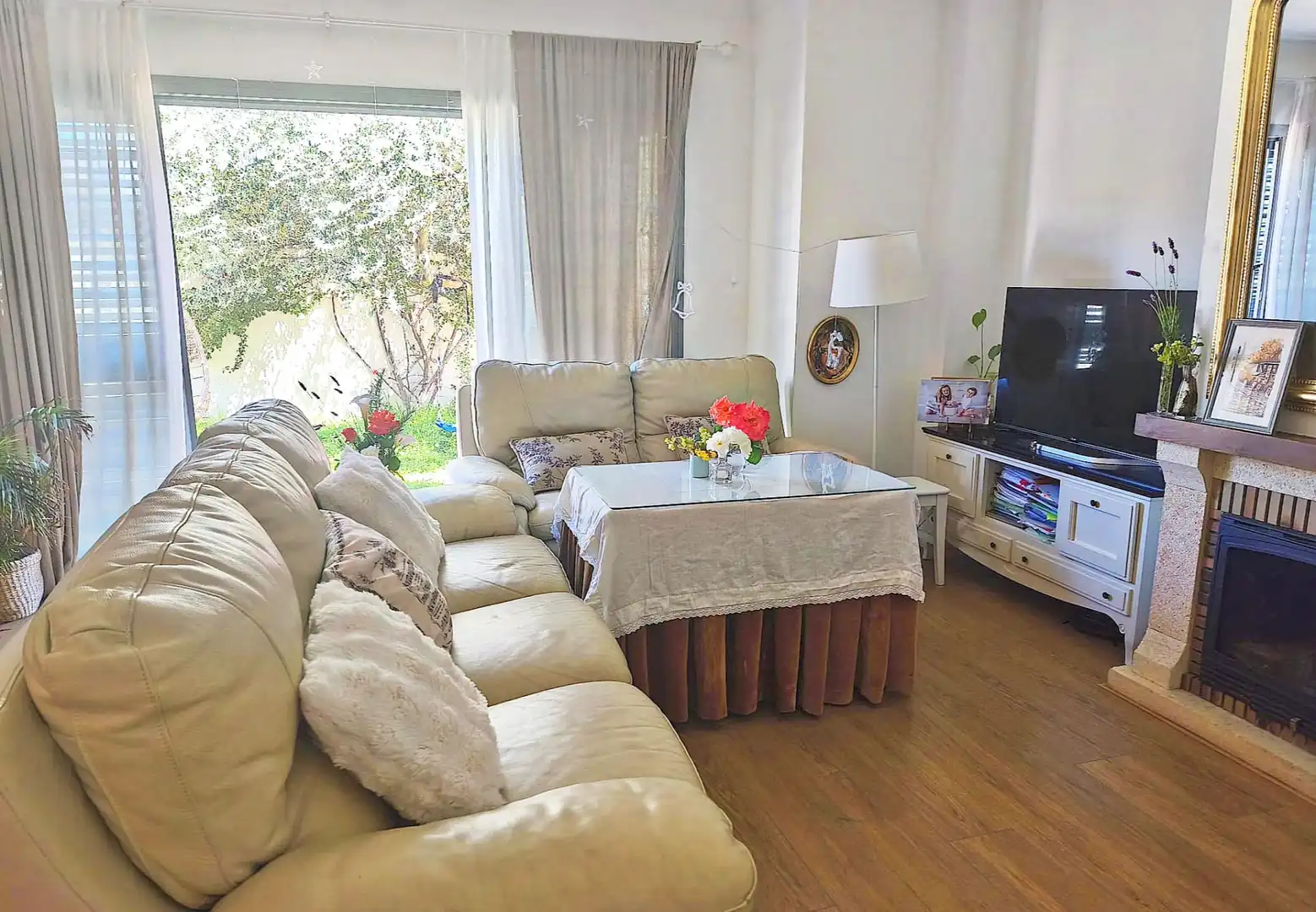 Sala d'estar de Casa o xalet en venda en Espartinas Pueblo