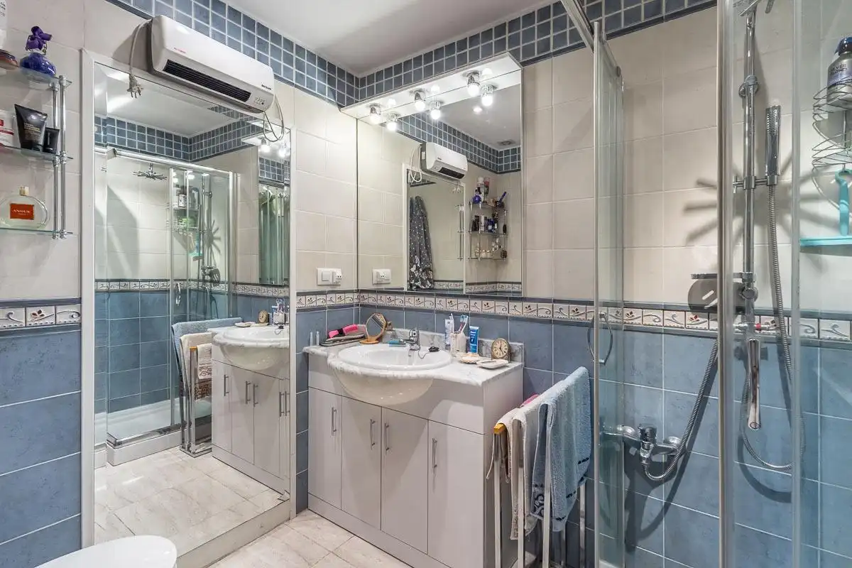 Baño de Piso en venta en Granada con Aire acondicionado, Calefacción y Terraza