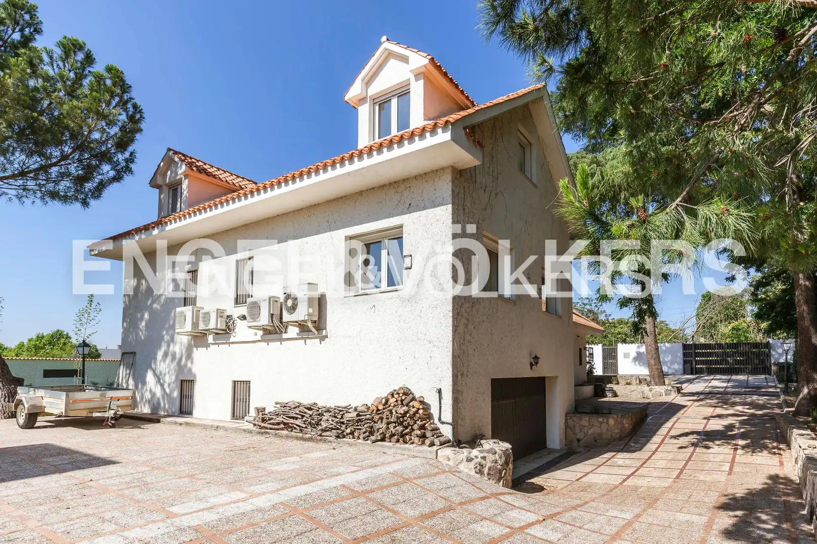 Vista exterior de Casa o chalet en venta en Madrid con Aire acondicionado, Calefacción y Jardín privado