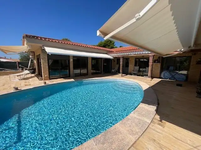 Casa con piscina en venta en Urbanizaciones, imagen 5