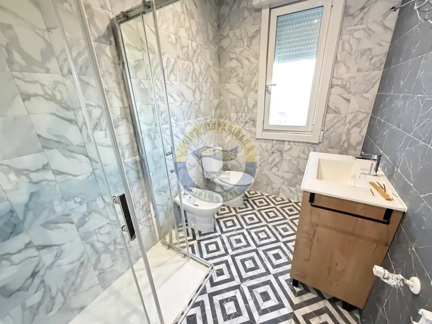 Baño de Piso de alquiler en Vigo  con Calefacción, Parquet y Amueblado