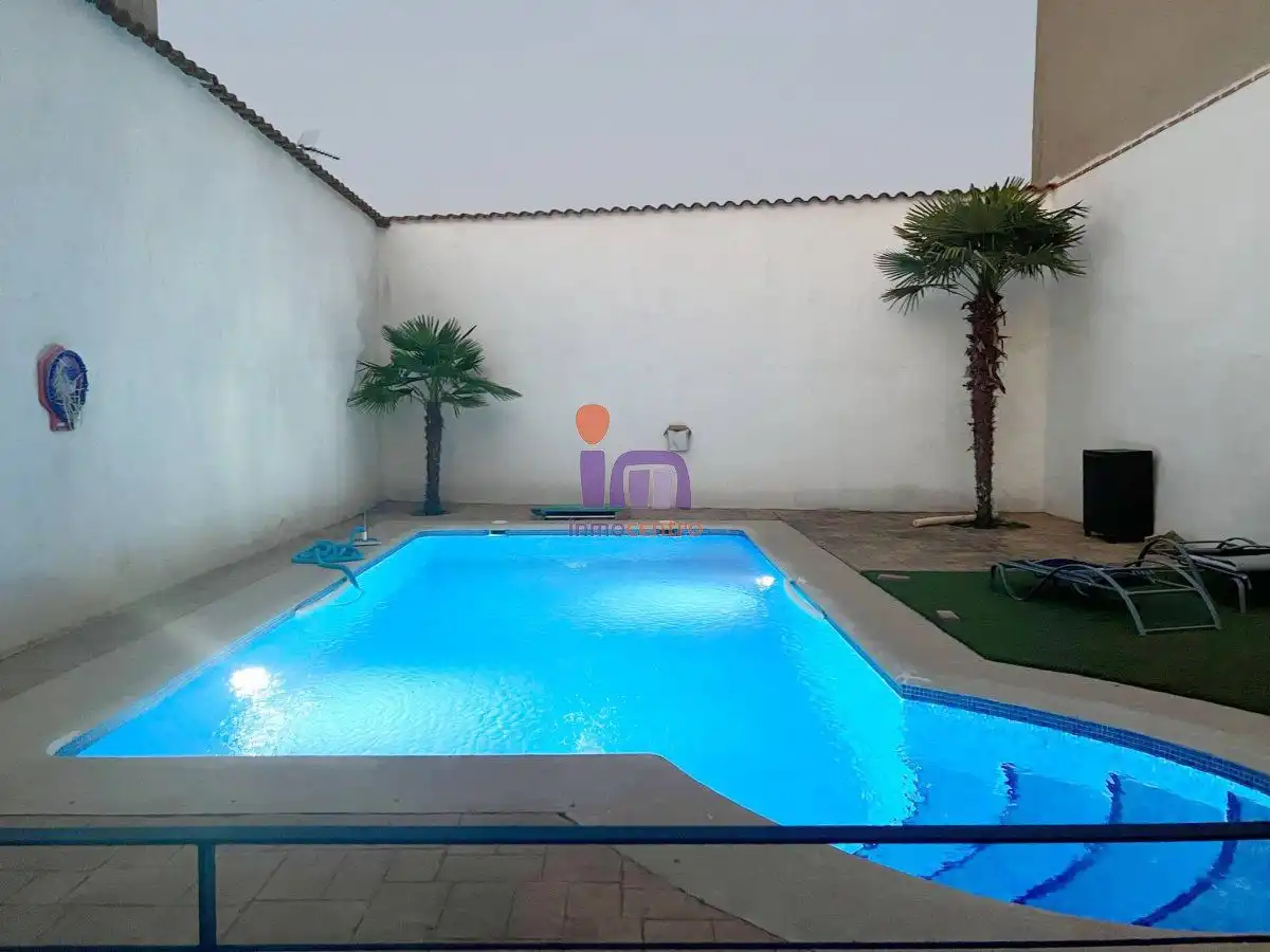 Piscina de Casa o chalet en venta en Valdepeñas con Aire acondicionado, Calefacción y Jardín privado
