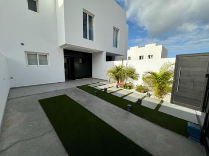 Exterior view of House or chalet for sale in La Oliva  with Air Conditioner, Private garden and Terrace