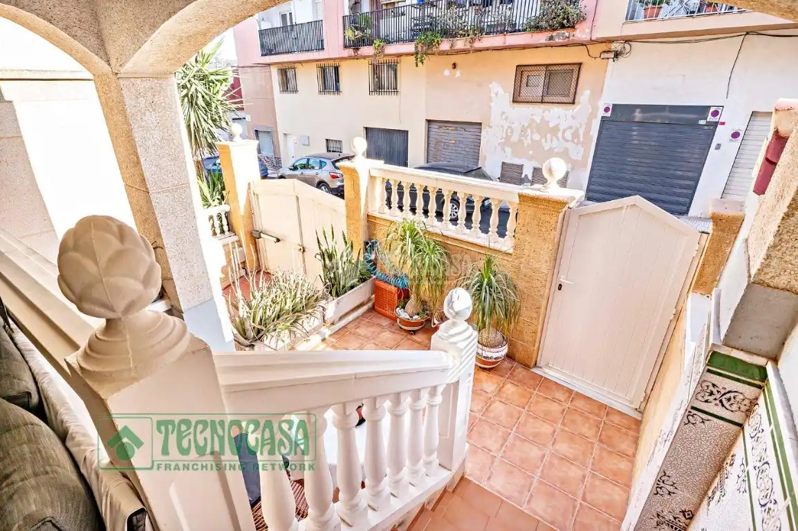 Vista exterior de Casa adosada en venta en Roquetas de Mar