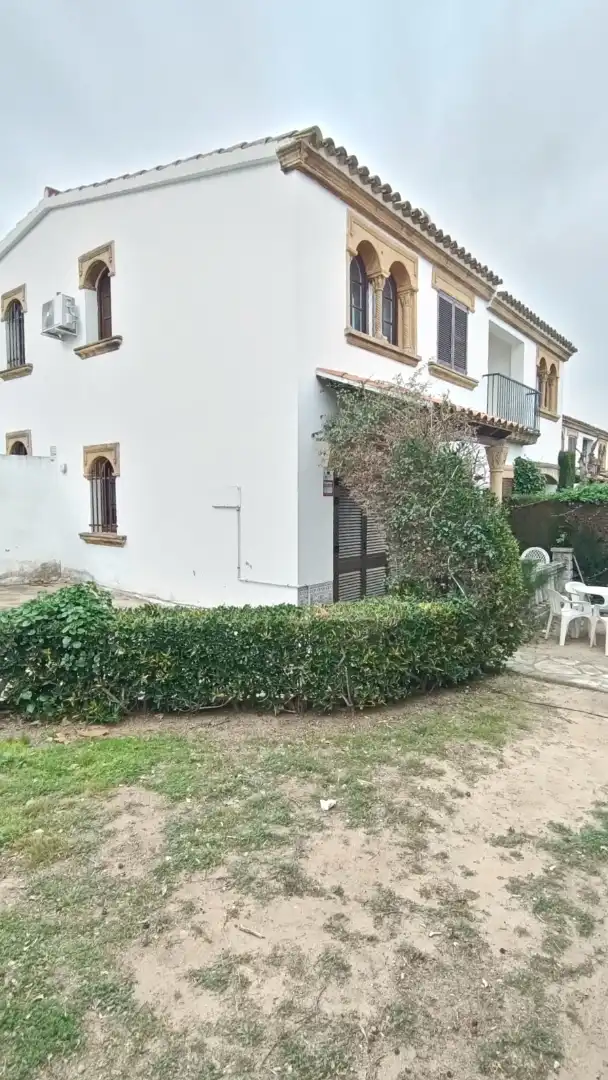 Vista exterior de Casa adosada en venda en Cambrils amb Aire condicionat, Calefacció i Jardí privat