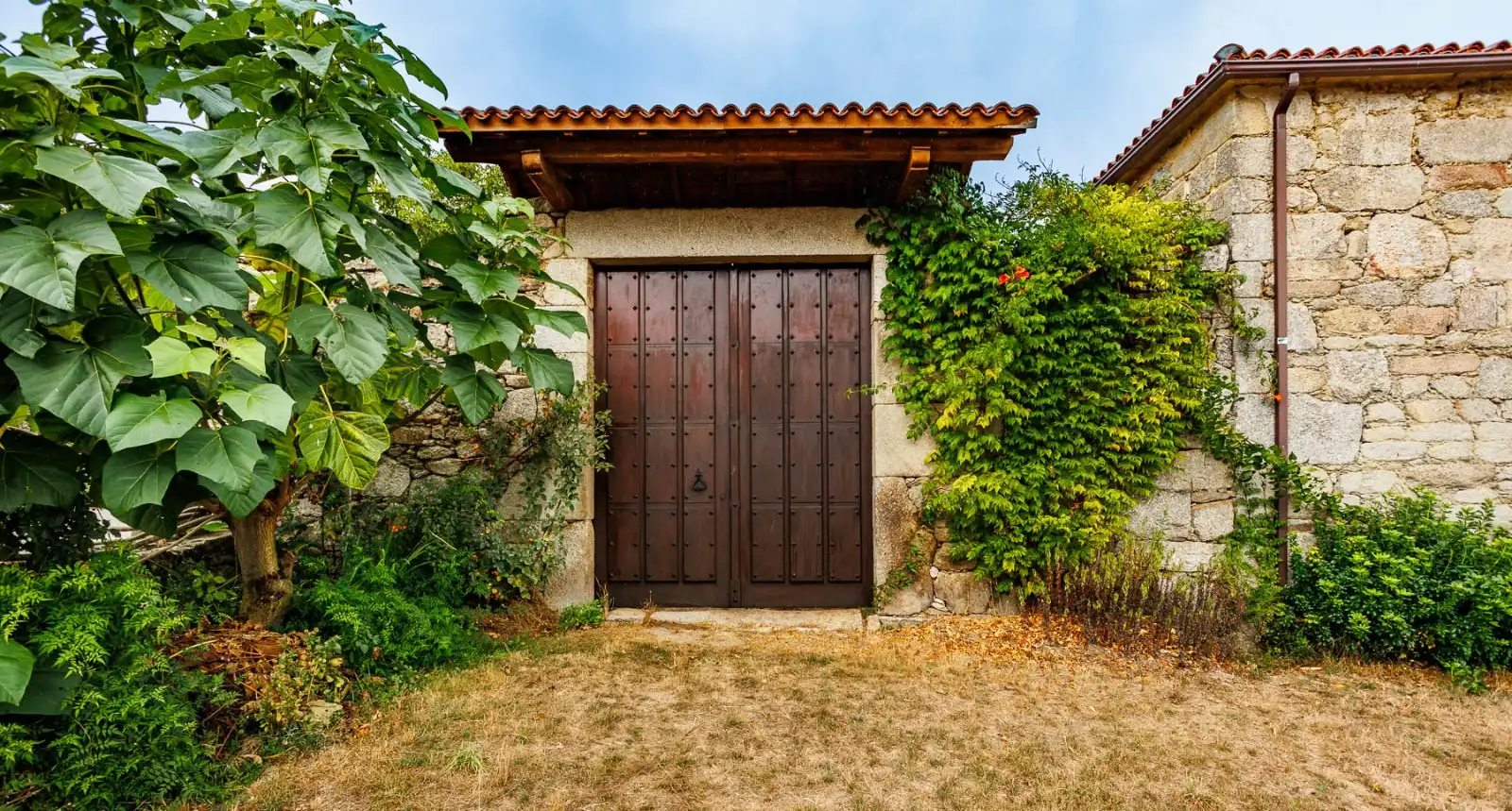 Vista exterior de Finca rústica en venda en Chantada amb Aire condicionat, Calefacció i Jardí privat